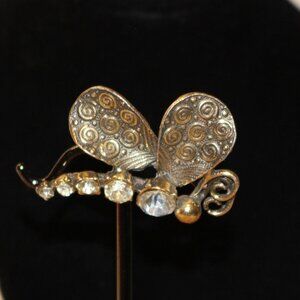 Vtg Gold-Tone Butterfly Brooch etched wings & rhinestone body Approx 1.5" L